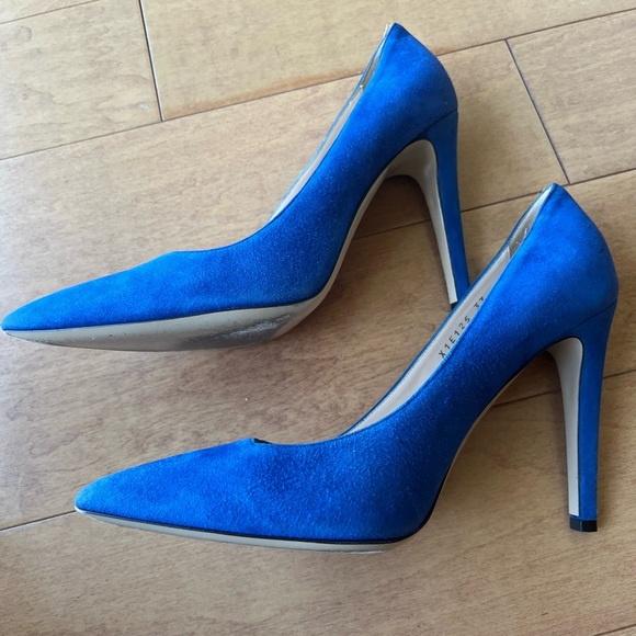 Giorgio Armani royal blue suede pumps - Picture 2 of 11